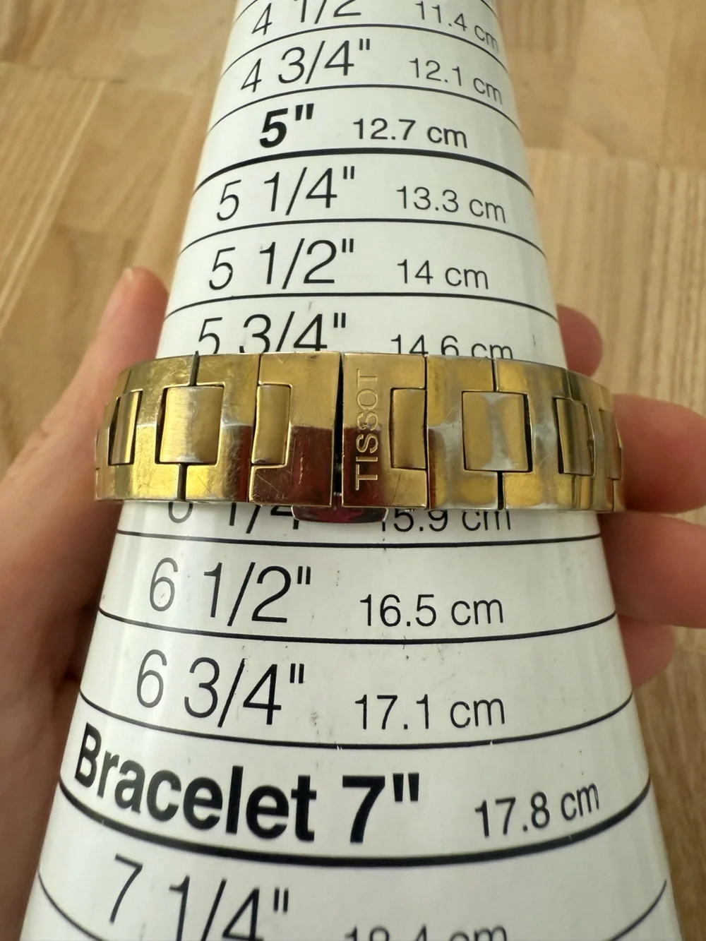 Tissot 1853 ladies round gold tone link bracelet Swiss watch NEW BATTERY